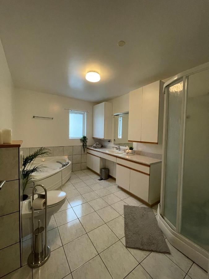 4-Bedroom Villa With Private Gym And Hot-Tub Рейк'явік Екстер'єр фото